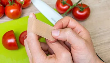 ରୋଷେଇ ବେଳେ ହାତ କଟିଗଲେ କିମ୍ବା ଜଳିଗଲେ କ'ଣ କରିବେ?