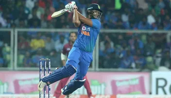 ଦୁବେଙ୍କ ଅର୍ଦ୍ଧଶତକ ସତ୍ତ୍ୱେ ଭାରତ ୧୭୦ ରନରେ ଅଟକିଲା