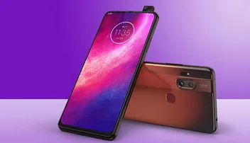 ମୋଟୋରୋଲା ଲଞ୍ଚ୍ କଲା ନିଜର ପ୍ରଥମ ପପ୍‌-ଅପ୍‌ କ୍ୟାମେରା ଫୋନ୍