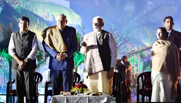 ମୋଦିଙ୍କୁ ଭେଟିବାରୁ ମମତାଙ୍କୁ ଘେରିଲେ ବାମପନ୍ଥୀ ଛାତ୍ରଛାତ୍ରୀ