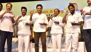 ଚିକେନ୍‌ ଖାଇ କରୋନା ଗୁଜବକୁ ମାତ୍‌ ଦେଲେ ମନ୍ତ୍ରୀ