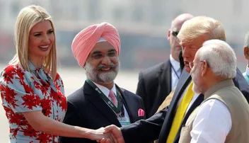 ଫ୍ଲୋରାଲ ପ୍ରିଣ୍ଟରେ ମନ ଜିଣିଲେ ଇଭାଙ୍କା