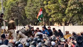 ସିଏଏ ବିରୋଧୀ ଶୋଭାଯାତ୍ରାରେ ଜାମିଆ ଛାତ୍ର-ପୁଲିସ୍‌ ମୁହାଁମୁହିଁ