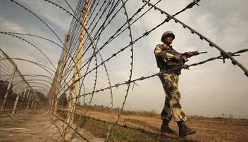 ହିଜବୁଲ୍‌ ଆତଙ୍କୀକୁ ଗିରଫ କଲା କଶ୍ମୀର ପୁଲିସ୍‌, ୨ ଆତଙ୍କୀ ନିପାତ