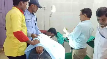 ବାଇକ୍ ଚାଳକଙ୍କ ବେକରେ ଗଳିଗଲା ବାଉଁଶ