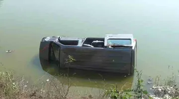 ମନ୍ଦିର ଯାଉଥିଲେ, ପୋଖରୀରେ ପଶି ଗଲା ଭ୍ୟାନ୍‌