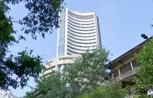 ଷ୍ଟକ୍ ମାର୍କେଟରେ ବିପର୍ଯ୍ୟୟ; ଏକାଥରେ ଖସିଲା ୧୧ ଶହରୁ ଅଧିକ ପଏଣ୍ଟ