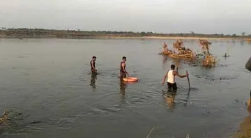 ମହାନଦୀକୁ ଗାଧୋଇବାକୁ ଯାଇଥିଲେ, ମିଳୁନି ପତ୍ତା