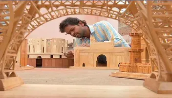 ତାଙ୍କ ହାତ ବାଜିଲେ ନିର୍ଜୀବ କାଠ ବି କଥା କୁହେ, କିଏ ସେହି ଅନନ୍ୟ ବିନ୍ଧାଣୀ ଭେଟନ୍ତୁ