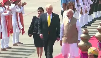 ‘ଟିମ୍‌ ଟ୍ରମ୍ପ’କୁ ‘ଶଙ୍ଖନାଦ’ରେ ସ୍ୱାଗତ, ୨୨ କିଲୋମିଟରର ରୋଡ୍‌ ଶୋ’ରେ ଗଲେ ସାବରମତୀ