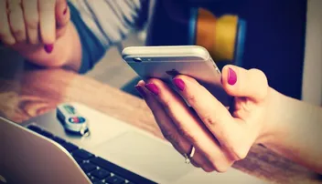 ସ୍ମାର୍ଟ ଫୋନ କିଣିବା ଲାଗି ରକ୍ତ ବିକିବାକୁ ୩୦ କିମି ଗଲା ନାବାଳିକା