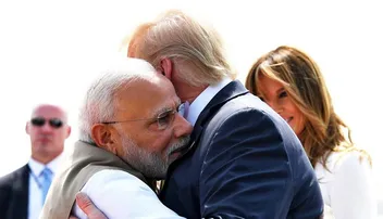 ଭାରତରେ ପହଞ୍ଚିଲେ ଟ୍ରମ୍ପ, ସାଙ୍ଗରେ ସମ୍ପୂର୍ଣ୍ଣ ପରିବାର