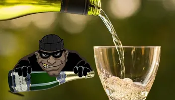 ଚୋରି କରିବାକୁ ଆସି ସ୍ୟାମ୍ପେନ୍‌ ପିଇ ଶୋଇପଡ଼ିଲା ଚୋର