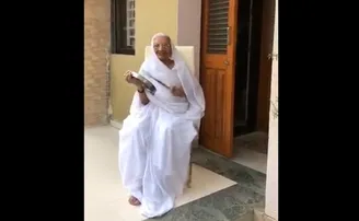 ଜନତା କର୍ଫ୍ୟୁ: ଥାଳି ବଜାଇଲେ ମୋଦିଙ୍କ ମା’