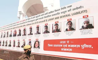 ‘ସିଏଏ ବିରୋଧୀ’ଙ୍କ ଫଟୋ ଥିବା ହୋର୍ଡିଂ ହଟାଇବାକୁ କୋର୍ଟ ନିର୍ଦ୍ଦେଶ