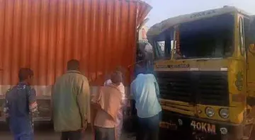  ଟ୍ରକ୍‌ ଓ କଣ୍ଟେନର ମୁହାଁମୁହିଁ ଧକ୍କା