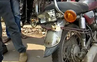 ୫୦୦ ଟଙ୍କାର ମାଛ ନେଇ ଘରକୁ ଯାଉଥିବା ବେଳେ ୧୦୦୦ ଟଙ୍କାର ଚାଲାଣ କଟିଲା