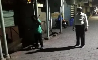 ଲକ୍‌ଡାଉନ୍‌ ହେଲ୍‌ପ ଲାଇନ୍‌ରେ ‘ଗରମ ସମୋସା’ ମଗାଉଥିଲେ, ଶେଷରେ ଡ୍ରେନ୍‌ ସଫା କଲେ