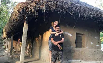 କରୋନା ପାଇଁ ଗାଁକୁ ପଳେଇଛନ୍ତି ଏଲିନା