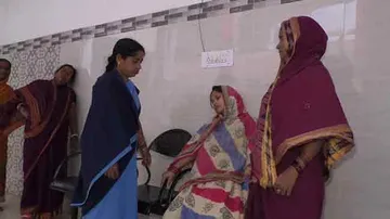 ପ୍ରସବ ଅଧାରୁ ଛାଡ଼ି ଚାଲିଗଲେ ଡାକ୍ତର