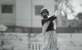 ଶାଢ଼ି ପିନ୍ଧି ବ୍ୟାଟିଂ କଲେ, ଟିମ ଇଣ୍ଡିଆକୁ ଶୁଭେଚ୍ଛା ଜଣାଇଲେ ମିତାଲି ରାଜ, ଭିଡିଓ ଭାଇରାଲ