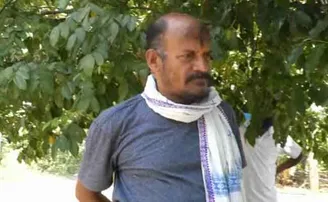 ଶ୍ରମିକଙ୍କ ମୁହଁରେ ଦାନ ଦେଉଛନ୍ତି ଯାତ୍ରା ଅଭିନେତା ଦାମ ପଣ୍ଡା