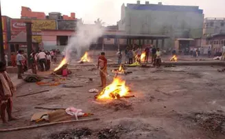 ସ୍ୱର୍ଗଦ୍ୱାରରେ ଜୁଈକୁ ଡେଇଁଲେ ମହିଳା