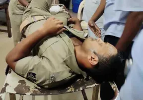 ଗାଡ଼ି ଯାଞ୍ଚ କରୁଥିଲେ, ଧକ୍କା ଦେଲା ବାଇକ୍‌