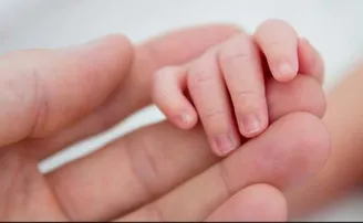 ଲକ୍‌ଡାଉନ୍‌ ପାଇଁ ନବଜାତକକୁ ବାଇକ୍‌ରେ ନେଲେ ଡାକ୍ତର, ବଞ୍ଚାଇଦେଲେ ଜୀବନ