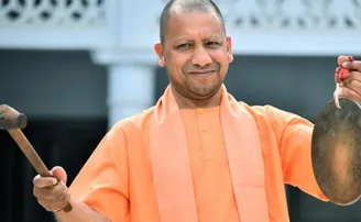 ଛାତ୍ରଛାତ୍ରୀଙ୍କ ପାଇଁ ୩୦୦ ବସ୍‌ ପଠାଇଲେ ଯୋଗୀ, ନାପସନ୍ଦ କଲେ ନୀତୀଶ କୁମାର