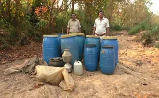 ଜଙ୍ଗଲ ଭିତରେ ତିଆରି ହେଉଥିଲା ମଦ ; ଧରିଲା ଅବକାରୀ ବିଭାଗ