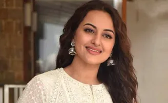 କରୋନା ଯୋଦ୍ଧାଙ୍କୁ ସାହାଯ୍ୟ କରିବାକୁ ସୋନାକ୍ଷୀଙ୍କ ନିଆରା ଅଭିଯାନ