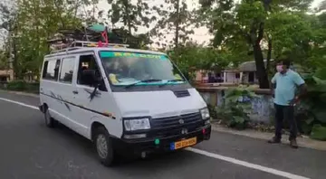 ୧୬ ଶ୍ରମିକଙ୍କୁ ସ୍ୱତନ୍ତ୍ର ଭ୍ୟାନ୍‌‌ରେ ଛତିଶଗଡ଼ ପଠାଇଲା ପ୍ରଶାସନ