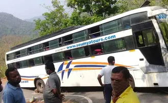 ଦାରିଙ୍ଗବାଡ଼ି ଘାଟିରେ ଫସିଲା ପ୍ରବାସୀ ଓଡ଼ିଆଙ୍କ ବସ୍‌