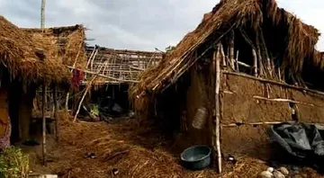 କାଳ ବୈଶାଖୀ ବର୍ଷା; ଉଡ଼ିଲା ଘର ଛପର , ଉପୁଡ଼ିଲା ବିଦ୍ୟୁତ୍‌ ଖୁଣ୍ଟ