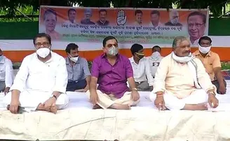 ‘ମୋଦି ସରକାର ଆଖି ବୁଜା ତେଲ ଦର ବଢ଼ାଇବାରେ ଲାଗିଛନ୍ତି’