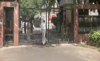 ଶ୍ରମ ମନ୍ତ୍ରାଳୟରେ ପହଞ୍ଚିଲା କରୋନା