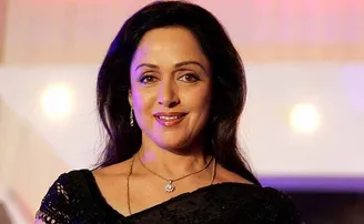 ‘ଡ୍ରିମ୍‌ ଗର୍ଲ’ ହେମା ମାଳିନୀଙ୍କ ନାଁରେ ମିଛ ଖବର, ଜବାବ ରଖିଲେ ଝିଅ