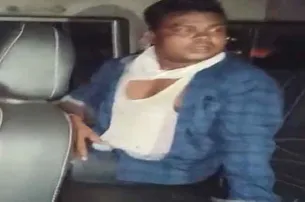 ଗାଡ଼ି ଅଟକାଇ ଟଙ୍କା ମାଗୁଥିଲେ, ଛେଚିଲେ ଲୋକେ