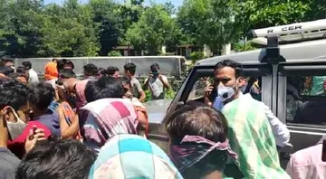 ତହସିଲଦାରଙ୍କୁ ଘେରିଲେ ବ୍ୟବସାୟୀ