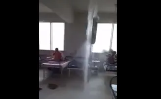 କୋଭିଡ୍ ଓ୍ୱାର୍ଡରେ ଅବ୍ୟବସ୍ଥା, ହଠାତ୍ ଝରଣା ଭଳି ବହିଲା ପାଣି...