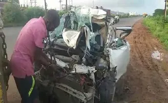 ଛିଡ଼ା ହୋଇଥିଲା ଟ୍ରକ୍,‌ ପଛରେ ପିଟି ହେଲା କାର୍