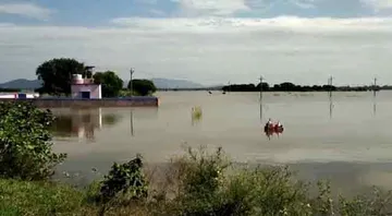 ଗାଁରେ ପଶିଲା ବନ୍ୟା ପାଣି, ବାହ୍ୟ ଜଗତରୁ ବିଚ୍ଛିନ୍ନ