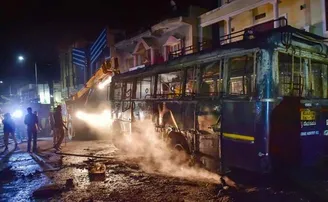 ବେଙ୍ଗାଲୁରୁ ହିଂସା: ପୁଲିସ ଫାଇରିଂରେ ୩ ମୃତ, ୬୦ ପୁଲିସକର୍ମୀ ଆହତ