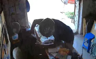 ଗ୍ରାହକ ହୋଇ ଆସିଲେ, ଦୋକାନୀଙ୍କଠୁ ଲୁଟିଲେ