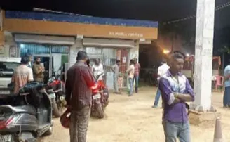 ବନ୍ଧୁକ ମୁନ୍‌ରେ ଲୁଟି ନେଲେ