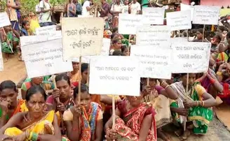 ‘ଆମକୁ ଶାନ୍ତି ଦରକାର, ହିଂସା ନୁହେଁ’: ନକ୍ସଲ ବିରୋଧରେ ମେଳି କରି ଗର୍ଜିଲେ ସ୍ୱାଭିମାନବାସୀ