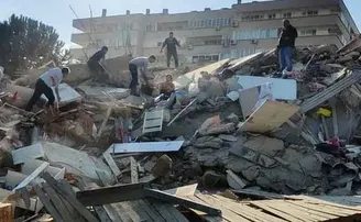 ଭୟଙ୍କର ସୁନାମି: ସହର ଭିତରକୁ ମାଡ଼ି ଆସିଲା ସମୁଦ୍ର, ୭ ମୃତ