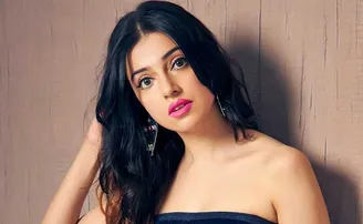 ‘ବେଶରମ୍ ବେୱଫା’ ହେଲେ ଦିବ୍ୟା !