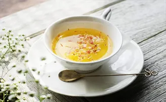 ମହିଳାଙ୍କ ୫ଟି ସମସ୍ୟା ଦୂର କରେ କେଶର ପାଣି